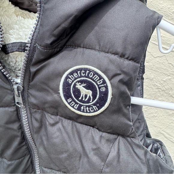 Abercrombie & Fitch Blue Puffer Vest size: small - Picture 2 of 7
